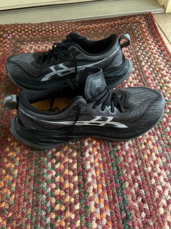 Used Asics Running Shoes 2025 bike — image 3 of 6