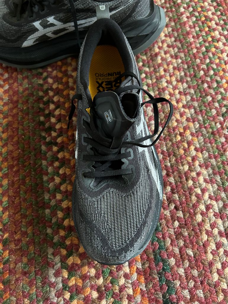 Used Asics Running Shoes 2025 bike — image 2 of 6