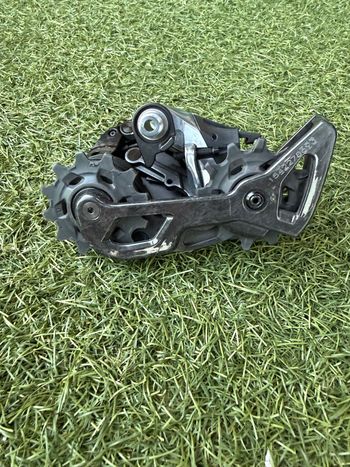 Used Sram Red Etap Axs D1 12V 2025 bike — image 4 of 8