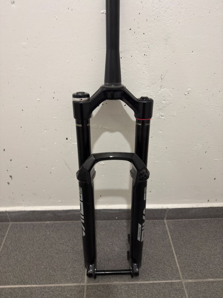 Used RockShox Pike Ultimate Flight Attendant 140mm 2025 bike — image 2 of 6