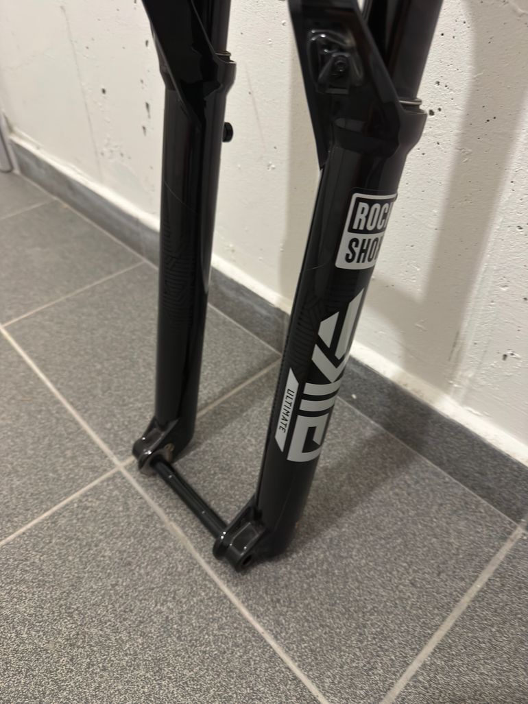 Used RockShox Pike Ultimate Flight Attendant 140mm 2025 bike — image 3 of 6
