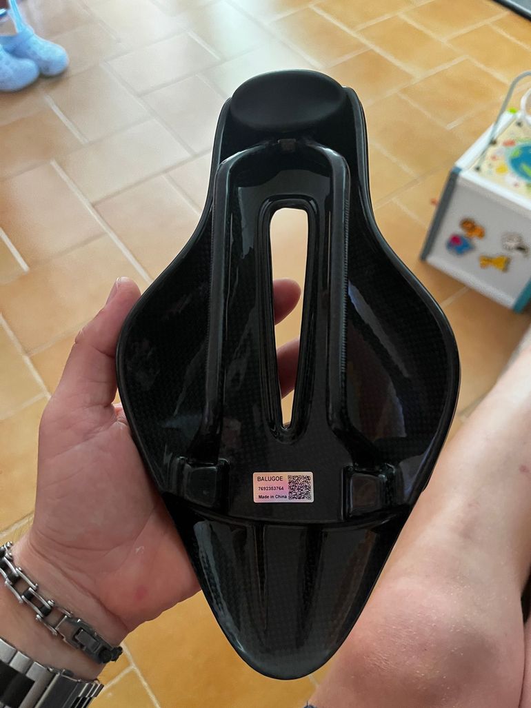 Used BALUGOE TT Carbon saddle 165gr 2025 bike — image 2 of 2