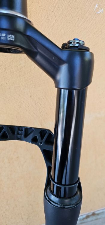 Used Dt Swiss F 232 ONE Fork 110mm Travel 44mm Offset Remote 2025 bike — image 9 of 13
