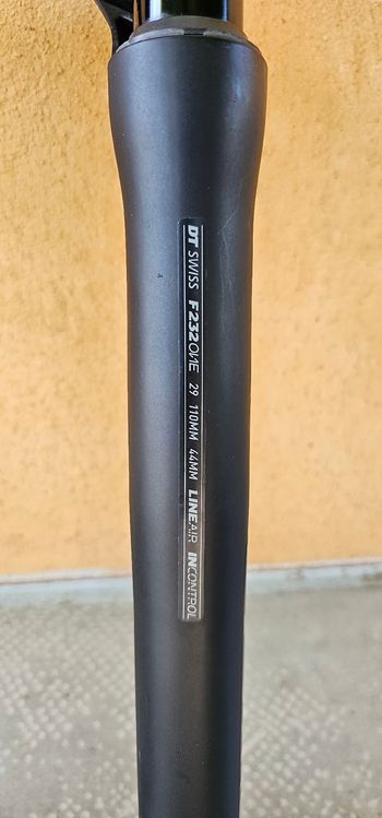 Used Dt Swiss F 232 ONE Fork 110mm Travel 44mm Offset Remote 2025 bike — image 6 of 13