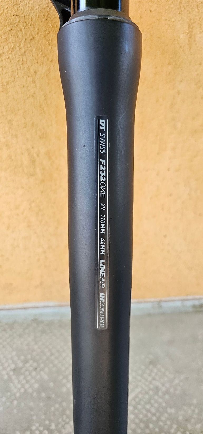 Used Dt Swiss F 232 ONE Fork 110mm Travel 44mm Offset Remote 2025 bike — image 6 of 13
