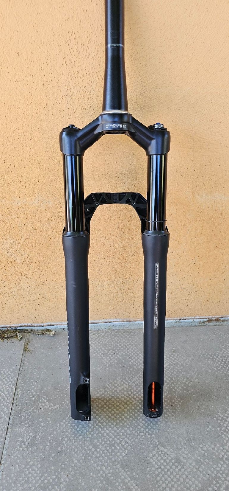 Used Dt Swiss F 232 ONE Fork 110mm Travel 44mm Offset Remote 2025 bike — image 7 of 13