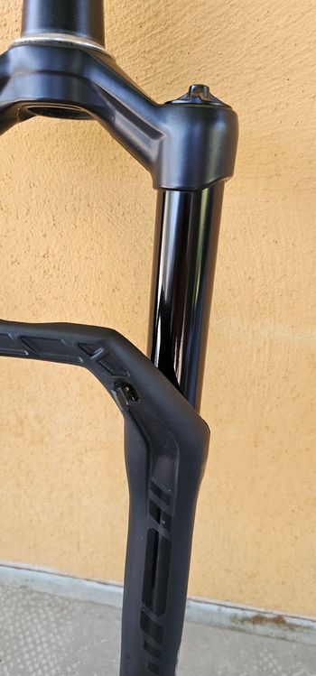Used Dt Swiss F 232 ONE Fork 110mm Travel 44mm Offset Remote 2025 bike — image 5 of 13
