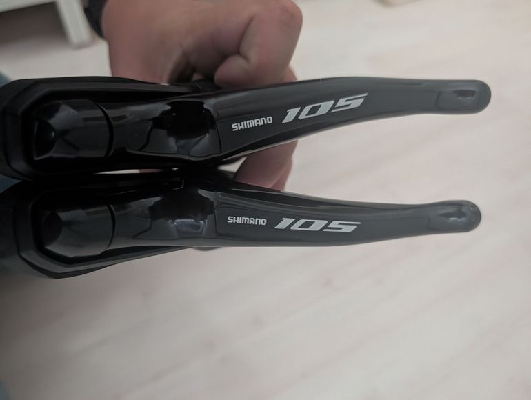 Used Shimano 105 STI Schalthebel / Bremshebel Set ST-R7000 2x11-speed bike — image 6 of 6