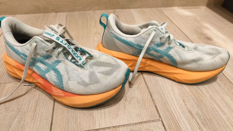 Used Asics Novablast 5 2025 bike — image 4 of 4