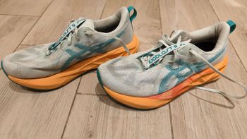 Used Asics Novablast 5 2025 bike — image 3 of 4