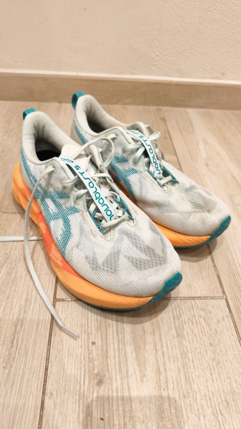 Used Asics Novablast 5 2025 bike — image 1 of 4