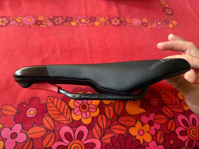 Käytetty Selle Italia Watt Kit Carbon 2025 Saddles & Seatposts