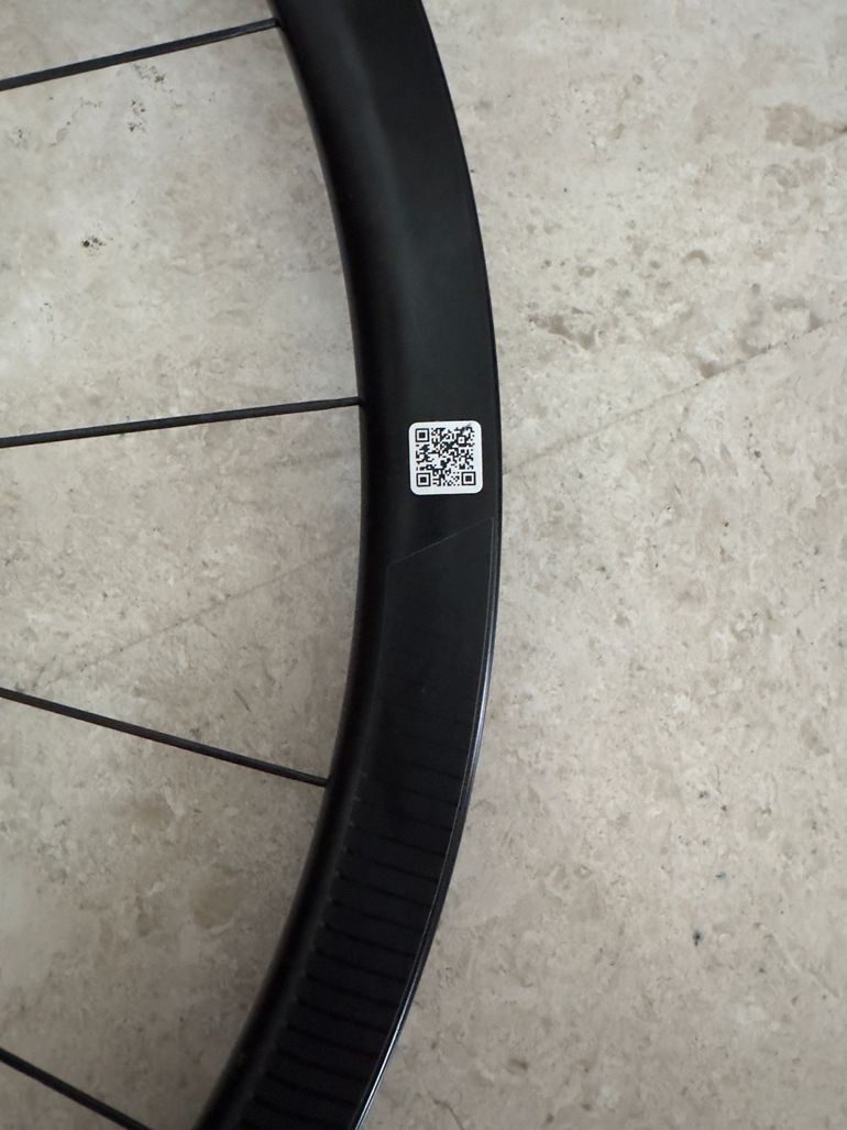 Used Giant SLR 1 36mm Carbon Road Wheel 700c bike — image 5 of 7