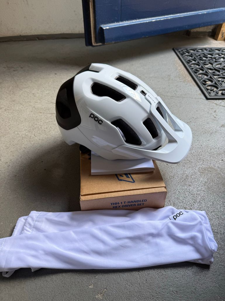 Used POC Axion MIPS Helmet MTB Trail Size L 2025 bike — image 1 of 6