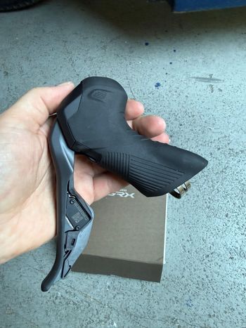 Used Shimano GRX Di2 ST-RX825 2x12-fach Schalthebel Set 2025 bike — image 3 of 6
