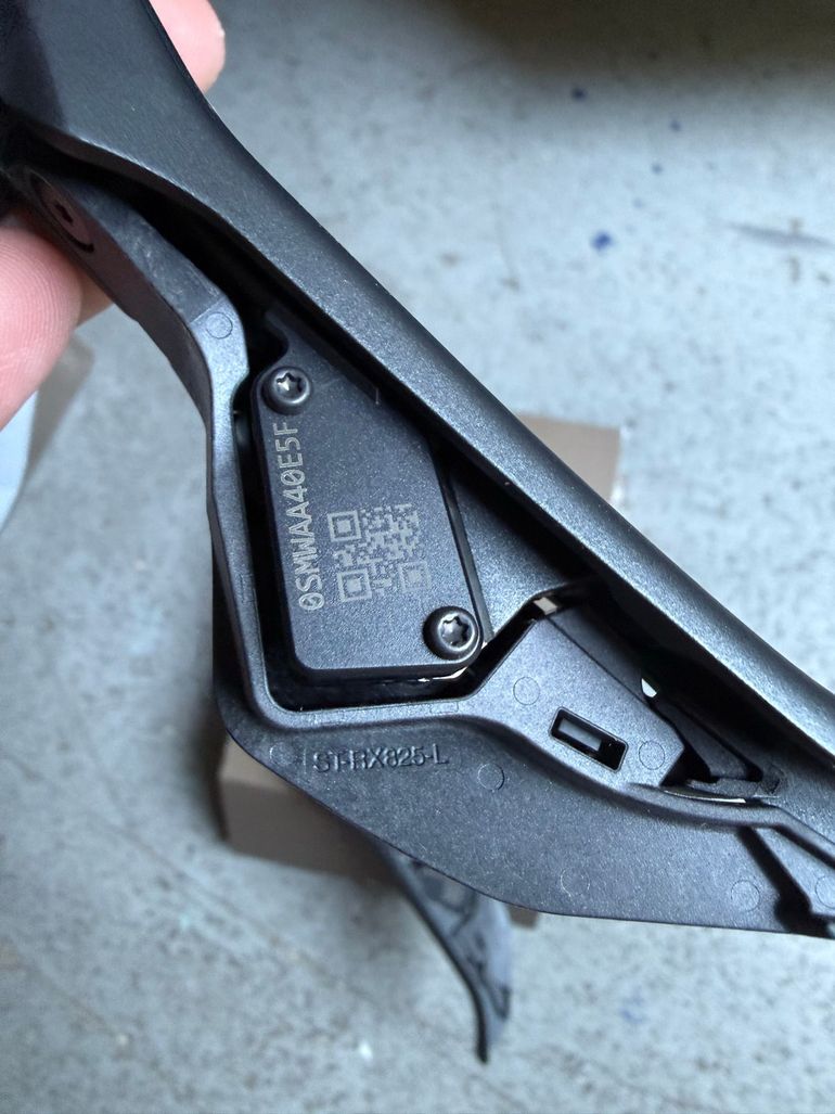 Used Shimano GRX Di2 ST-RX825 2x12-fach Schalthebel Set 2025 bike — image 5 of 6