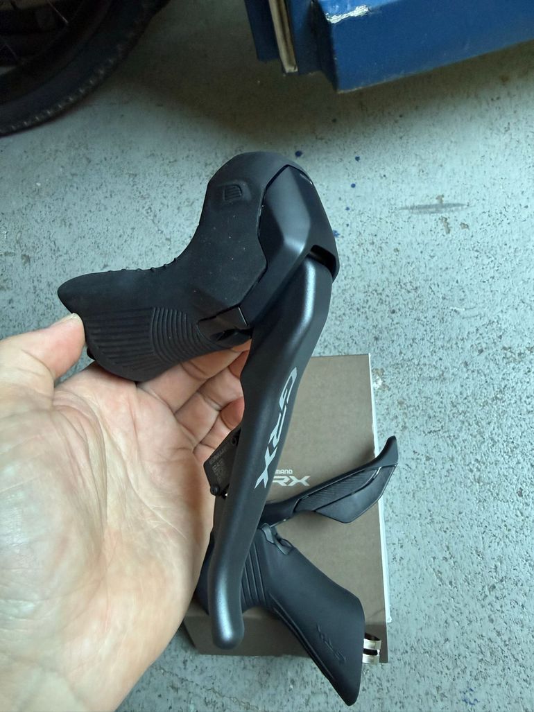 Used Shimano GRX Di2 ST-RX825 2x12-fach Schalthebel Set 2025 bike — image 2 of 6