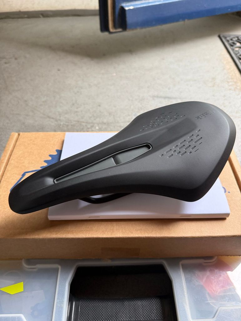 Used Fizik Terra Fahrradsattel 150 mm 2025 bike — image 1 of 5