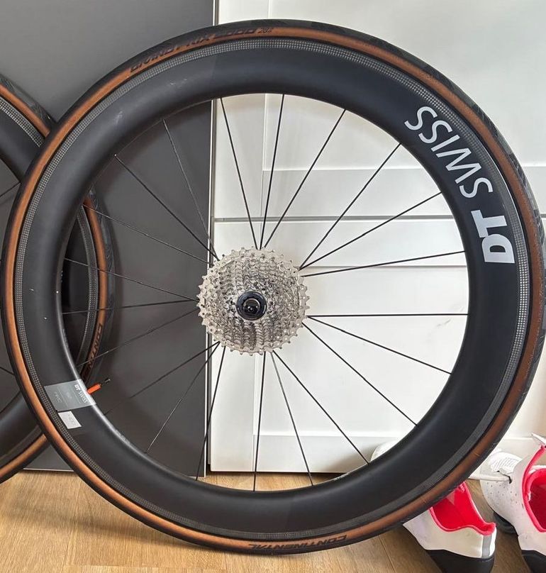Used Dt Swiss ARC 1400 62 mm Carbon Laufradsatz inkl. 10-34 Shimano Ultegra Kassette bike — image 2 of 3