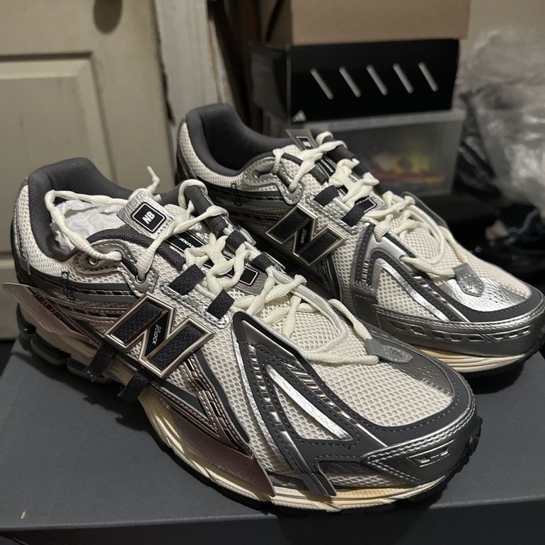Used New Balance Fresh Foam X 880 V12 bike — image 2 of 2