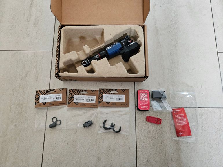 Used Rock Shox ROCKSHOX Dämpfer SIDLuxe Ultimate Flight Attendant Trunnion Mount 165x45 mm | Mondraker F-Podium 2023+ bike — image 1 of 7