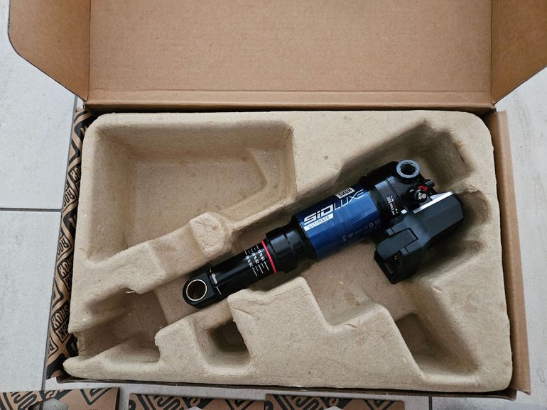 Used Rock Shox ROCKSHOX Dämpfer SIDLuxe Ultimate Flight Attendant Trunnion Mount 165x45 mm | Mondraker F-Podium 2023+ bike — image 5 of 7