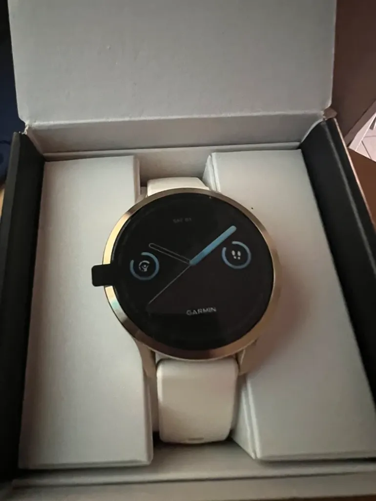 Used Garmin Venu 4 bike — image 4 of 5