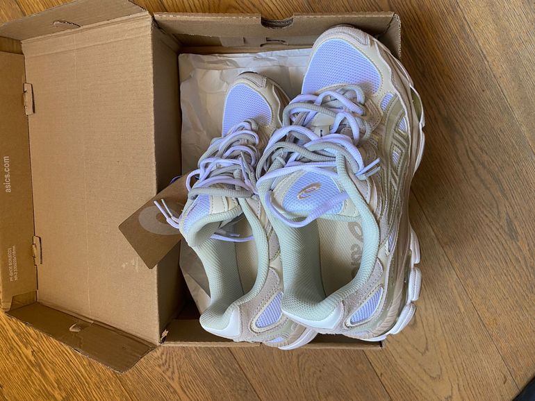 Used Asics Gel-NYC White/Feather Grey bike — image 6 of 7