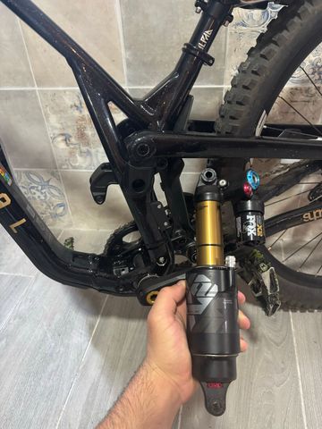 Fox FLOAT X2 Air Shock 2025 bike usato — immagine 3 di 3