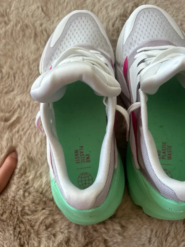 Used Adidas Chaussures pour courir bike — image 3 of 7
