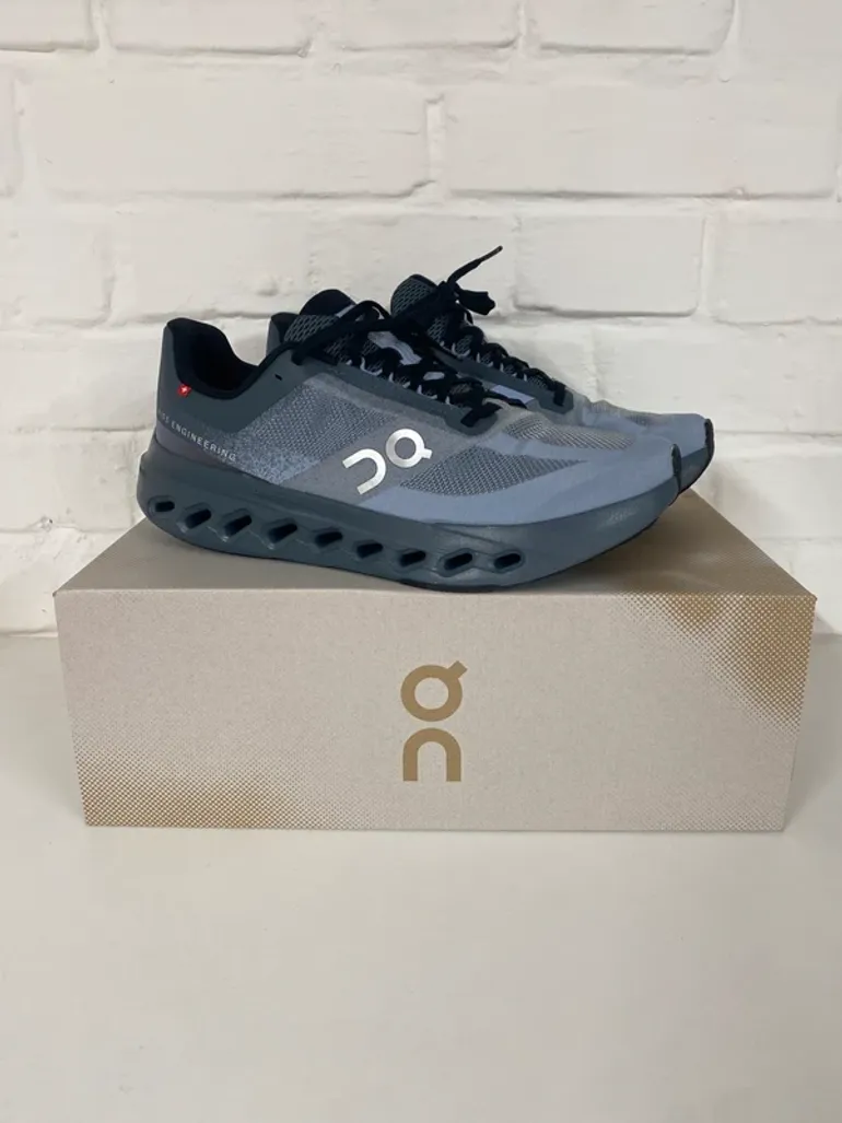Used On Running On Cloud Laufschuhe Größe 42,5 bike — image 1 of 6
