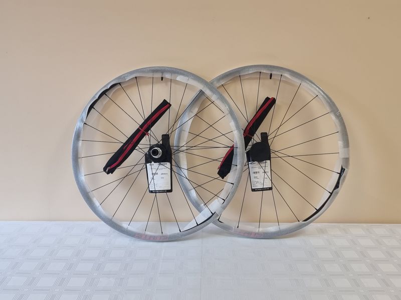Tweedehands Stans Notubes Podium Carbon SRD 29" 15x110 and 12x148 Boost Shimano HG Wheels