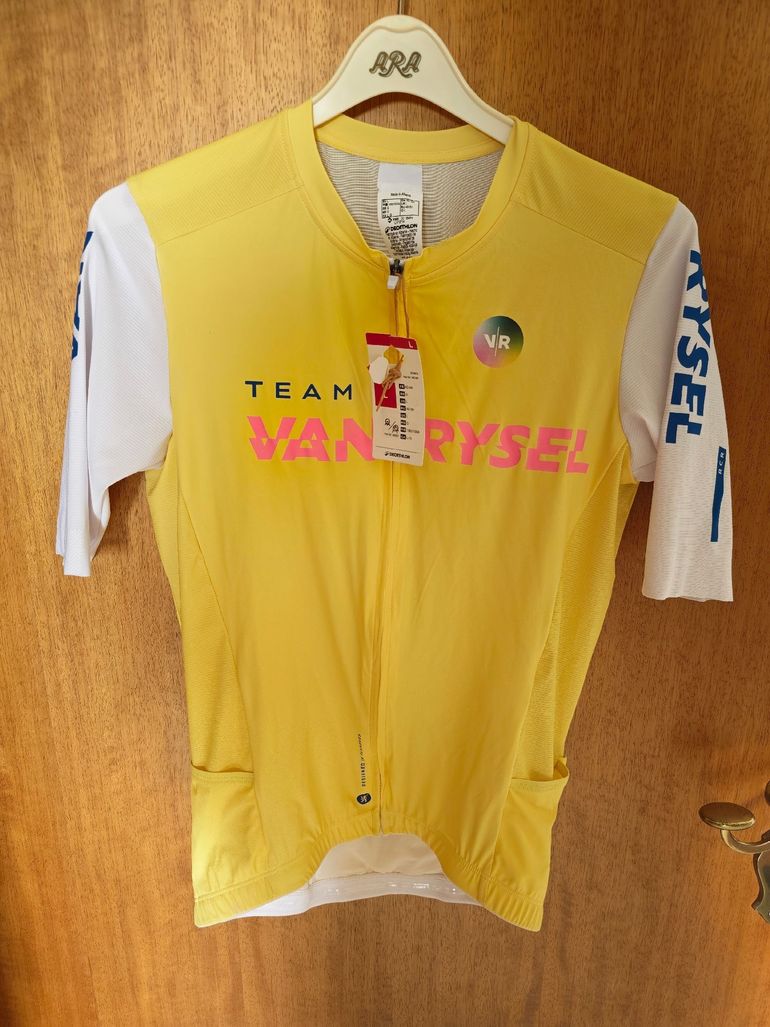 Used Van Rysel Racer Jersey bike — image 1 of 2