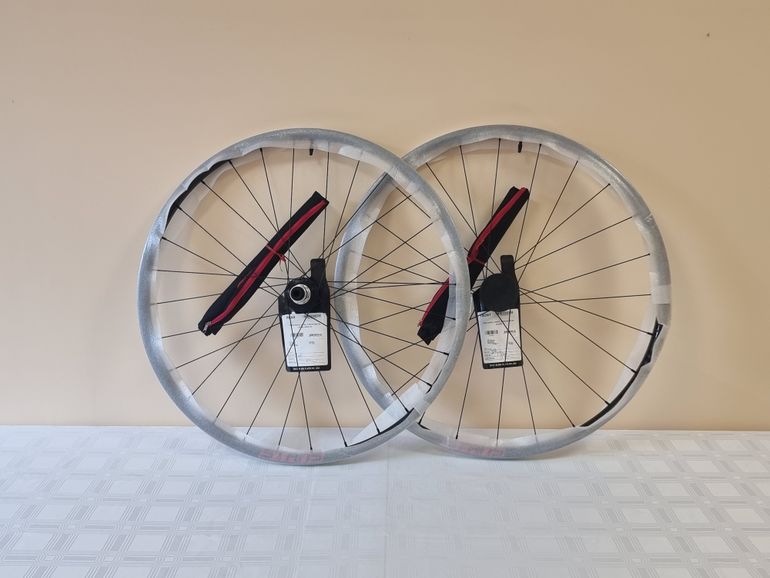 Used Stans Notubes Podium Carbon SRD 29" 15x110 and 12x148 Boost SRAM XD Wheelset bike — image 4 of 8