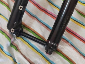 Used RockShox Lyrik Select+ 150 mm Charger 3 RC2 2024 bike — image 8 of 12