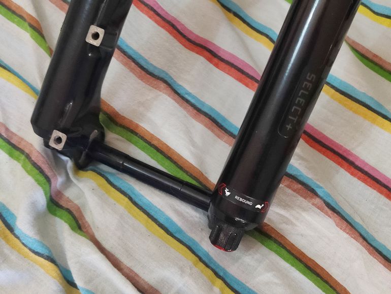 Used RockShox Lyrik Select+ 150 mm Charger 3 RC2 2024 bike — image 8 of 12