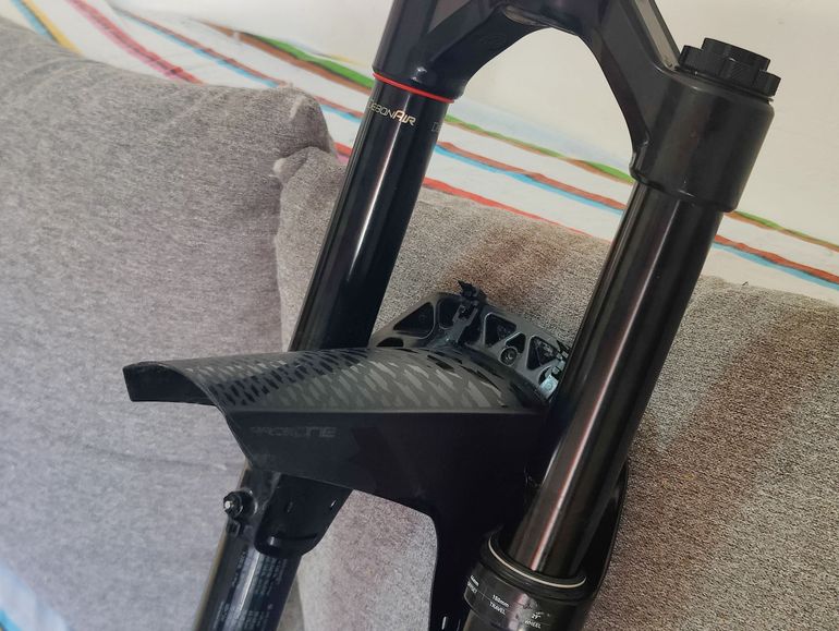 Used RockShox Lyrik Select+ 150 mm Charger 3 RC2 2024 bike — image 4 of 12