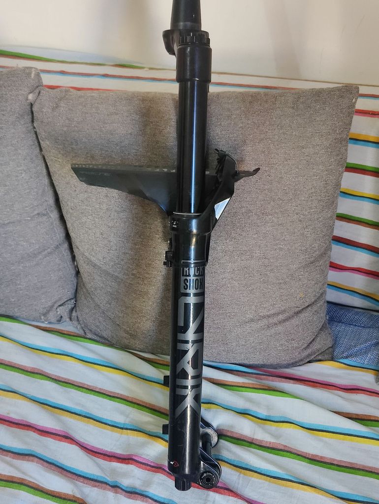 Used RockShox Lyrik Select+ 150 mm Charger 3 RC2 2024 bike — image 7 of 12