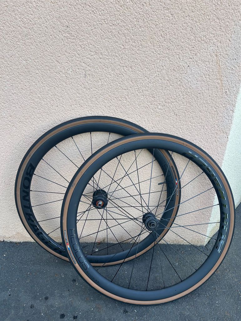 Used Bontrager Aeolus Elite 35 2025 bike — image 1 of 3