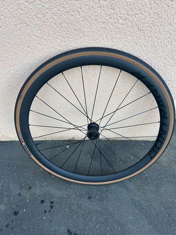 Used Bontrager Aeolus Elite 35 2025 bike — image 2 of 3