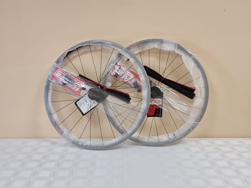 Gebrauchtes Stans Notubes Podium Carbon SRD 29" 15x100 and 12x142 Shimano HG Wheelset Wheels