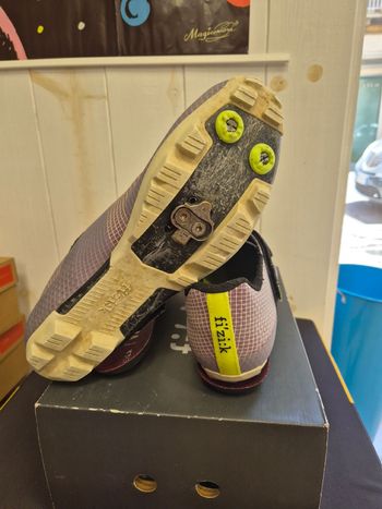 Used Fizik Vento Ferox Carbon 2025 bike — image 4 of 9