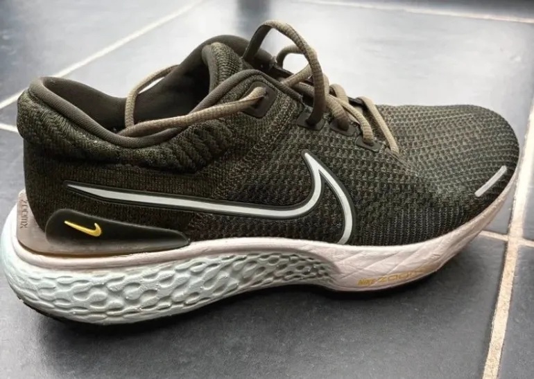 Used Nike ZoomX Invincible Run Flyknit 2 bike — image 3 of 12