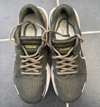 Used Nike ZoomX Invincible Run Flyknit 2 bike — image 7 of 12