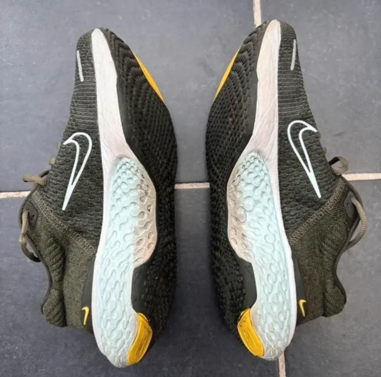 Used Nike ZoomX Invincible Run Flyknit 2 bike — image 9 of 12