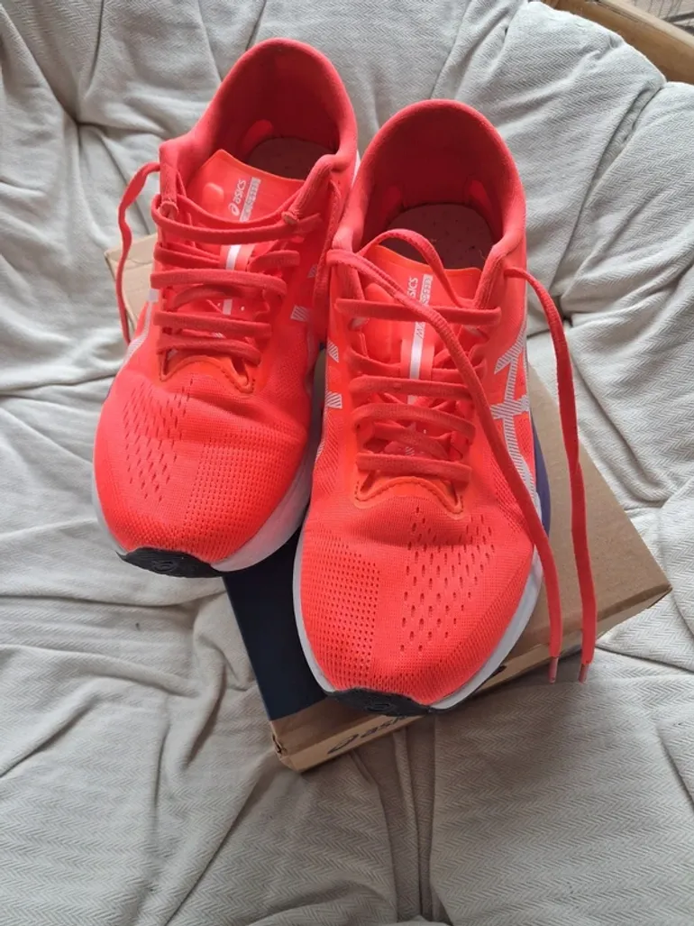Used Asics Magic Speed 4 bike — image 3 of 8