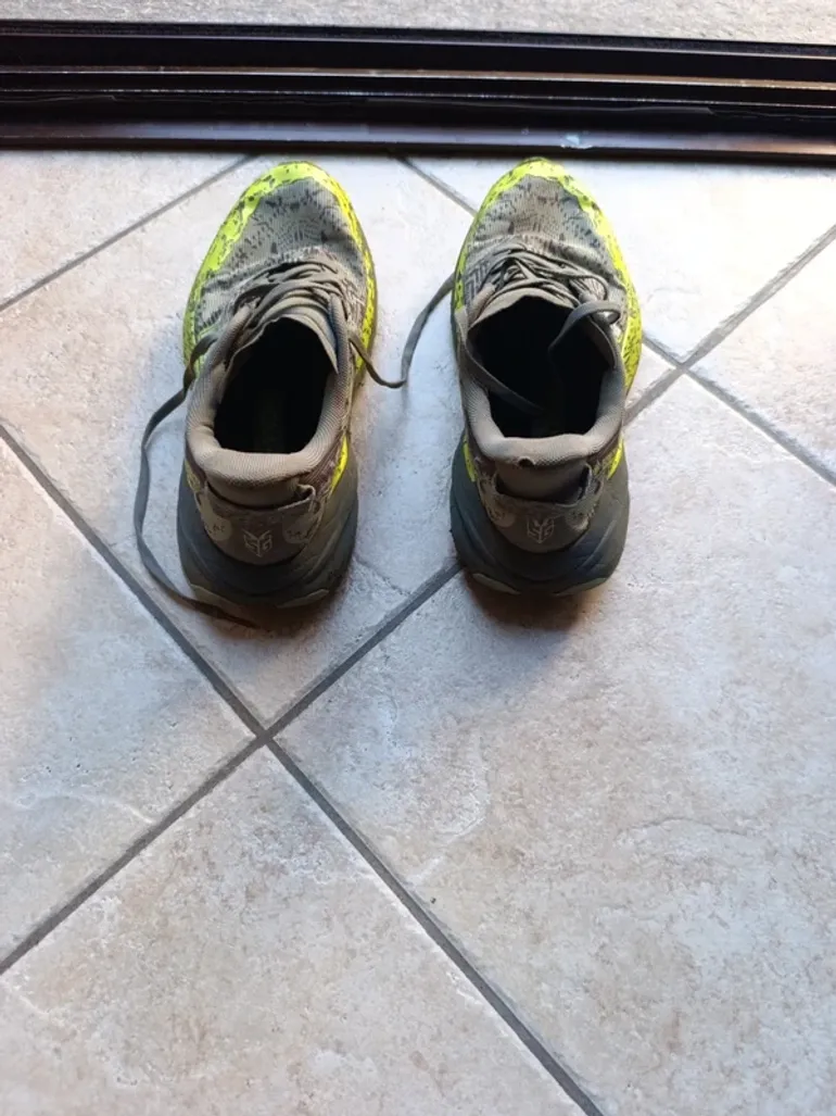 Used Hoka Speedgoat 6 GTX bike — image 3 of 9