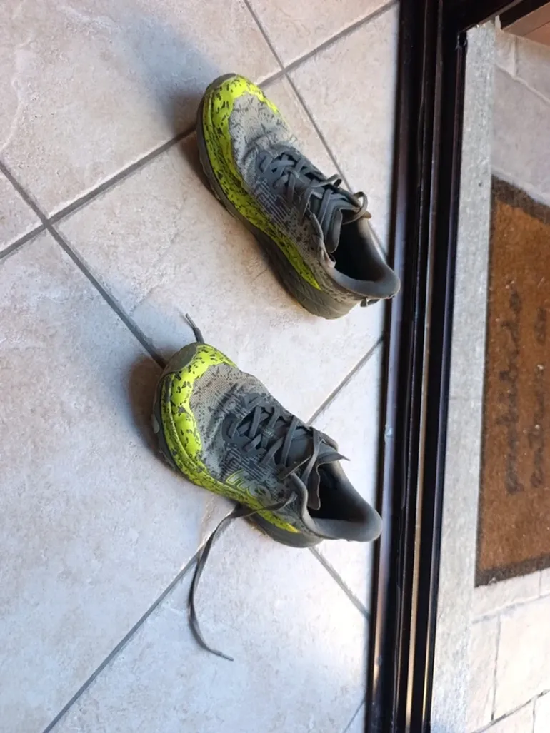 Used Hoka Speedgoat 6 GTX bike — image 2 of 9