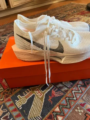 Used Nike ZoomX Vaporfly Next% 3 bike — image 2 of 7