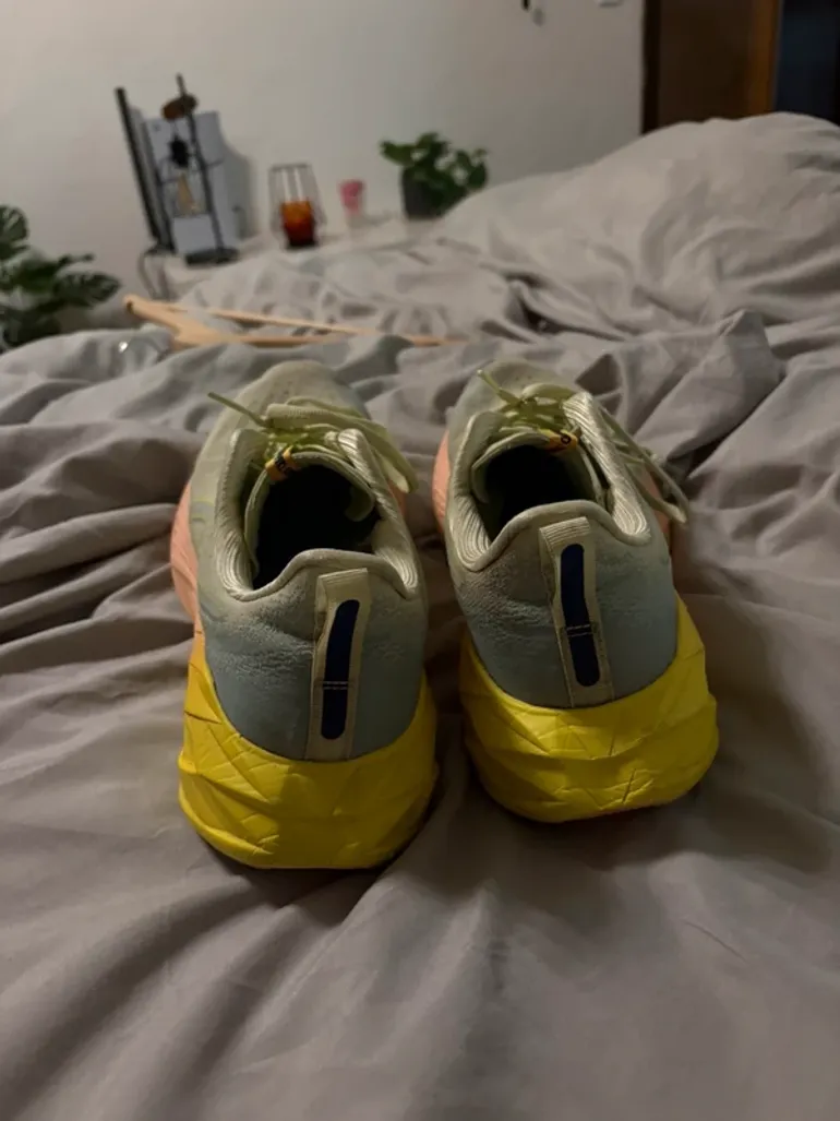 Used Asics Novablast 5 bike — image 2 of 3